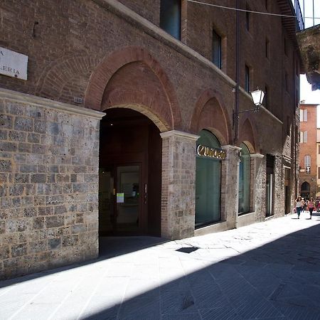 Il Tolomei - Central In The Middle Of Main Street Siena Bilik gambar